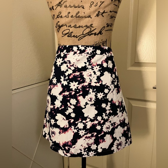 Adidas originals Floral print mini skirt XL 14 16 - Picture 3 of 5